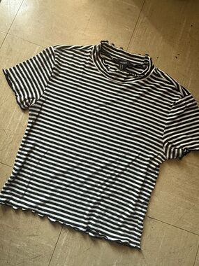 Forever 21 Black and White Striped Ribbed Short Sleeve Tee
